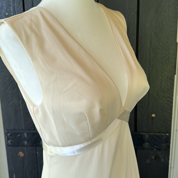 Vintage Vanity fair cream nightgown size 32 - Picture 2 of 12